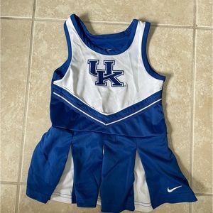 University of Kentucky, 3T cheerleaders outfit